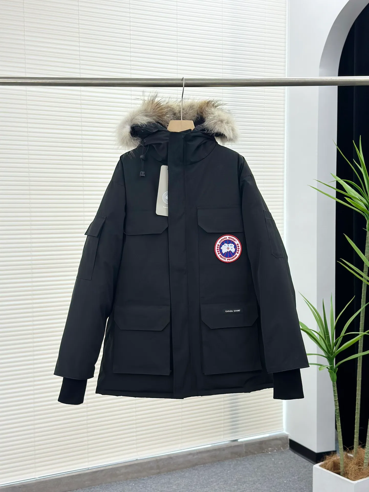 P680 𝗖𝗮𝗻𝗮𝗱𝗮 𝗚𝗼𝘀𝗲 / 🇨🇦 Canada Goose New Version 08 Down Jacket - Black